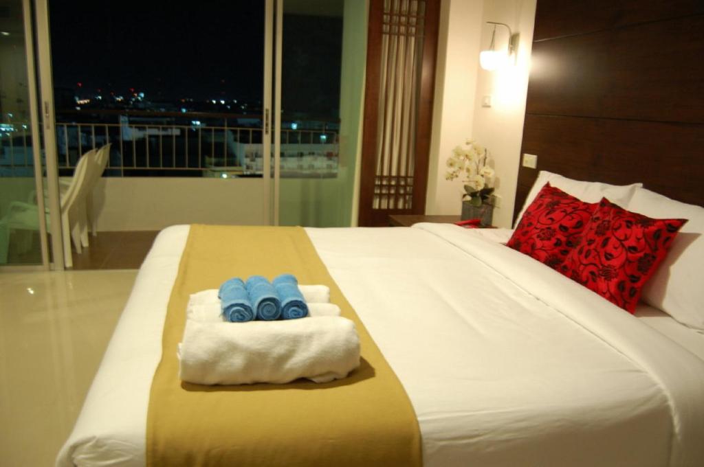 Postel nebo postele na pokoji v ubytování Baan Manthana Hotel, Hua Hin