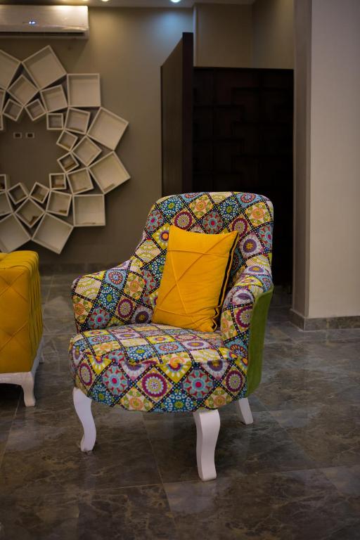 Ein Sitzbereich in der Unterkunft Hayat Pyramids View Hotel