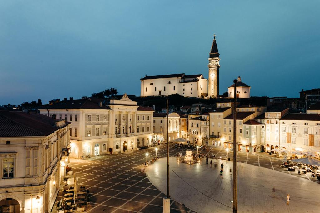 Una vista general de Piran o una vista desde la ciudad tomada desde el hotel
