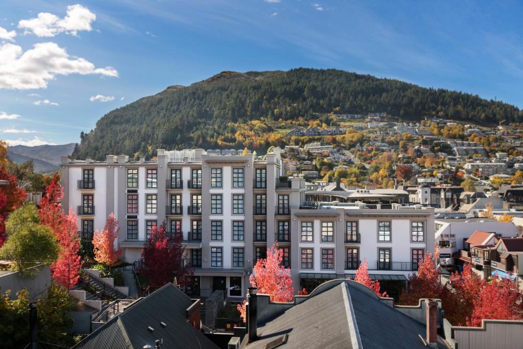 Nespecifikovaný výhled na hory nebo výhled na hory při pohledu z hotelu