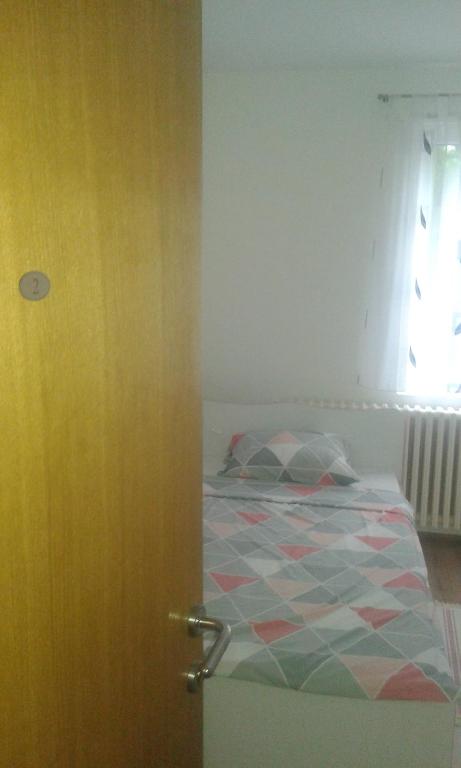 A&A - Single Room With Shared Bathroom