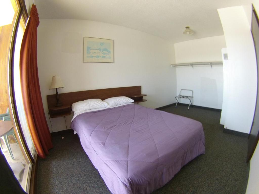 Łóżko lub łóżka w pokoju w obiekcie Rycroft Hotel