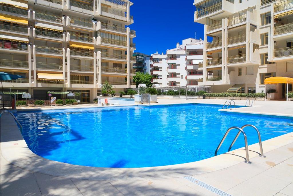 Bazén v ubytování UHC Novelty Apartments nebo v jeho okolí