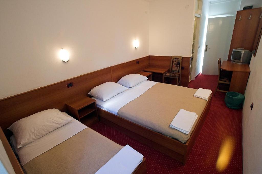 Postel nebo postele na pokoji v ubytování Hotel Luka