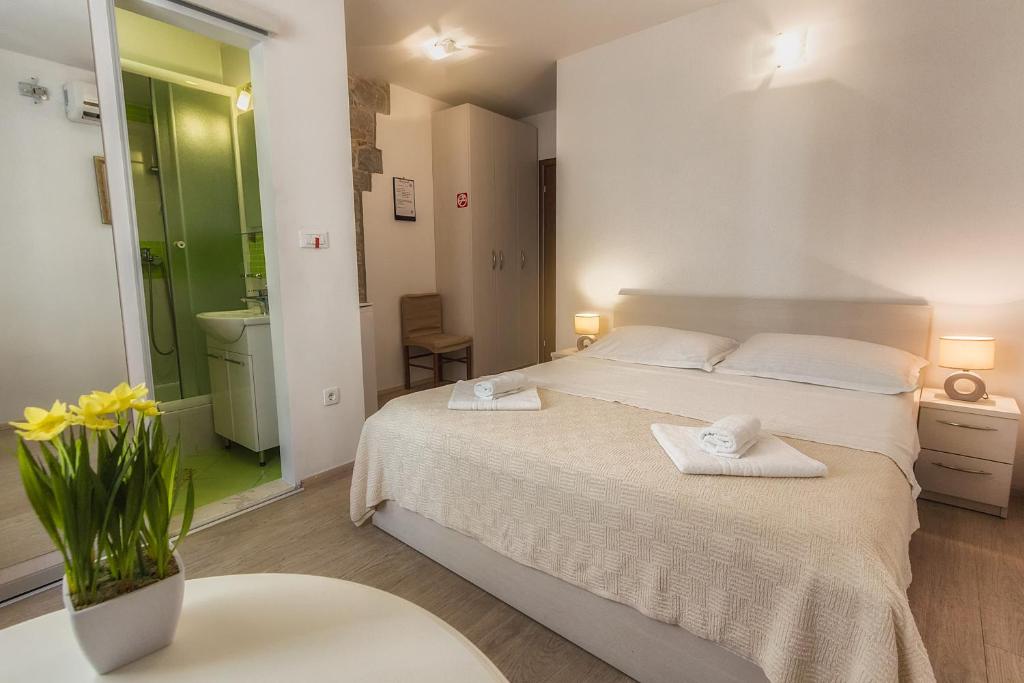 Posteľ alebo postele v izbe v ubytovaní Apartments Centrum Split