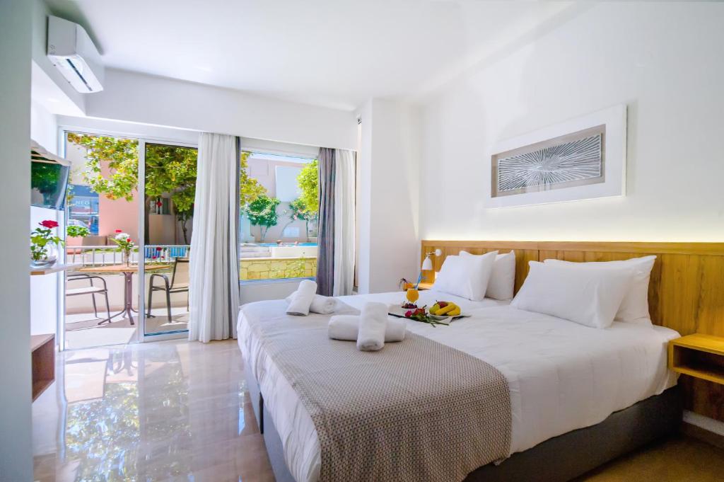Posteľ alebo postele v izbe v ubytovaní Lotus Hotel Apartments