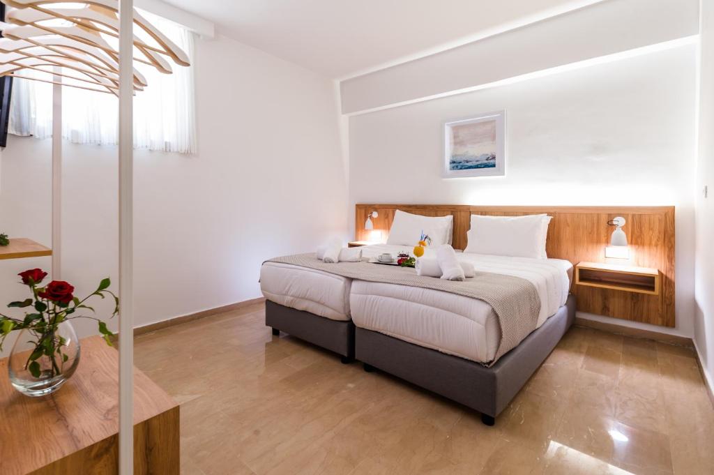 Posteľ alebo postele v izbe v ubytovaní Lotus Hotel Apartments