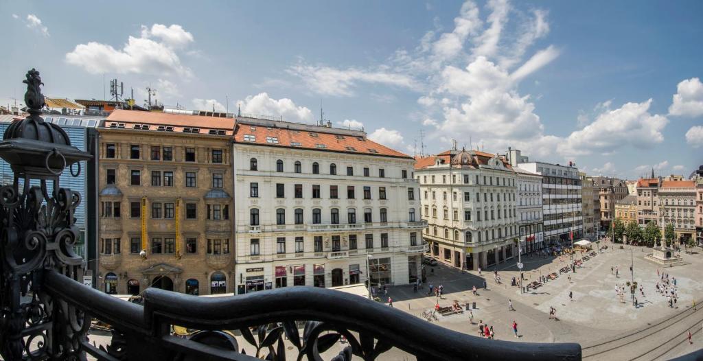 Nespecifikovaný výhled na destinaci Brno nebo výhled na město při pohledu z apartmánu