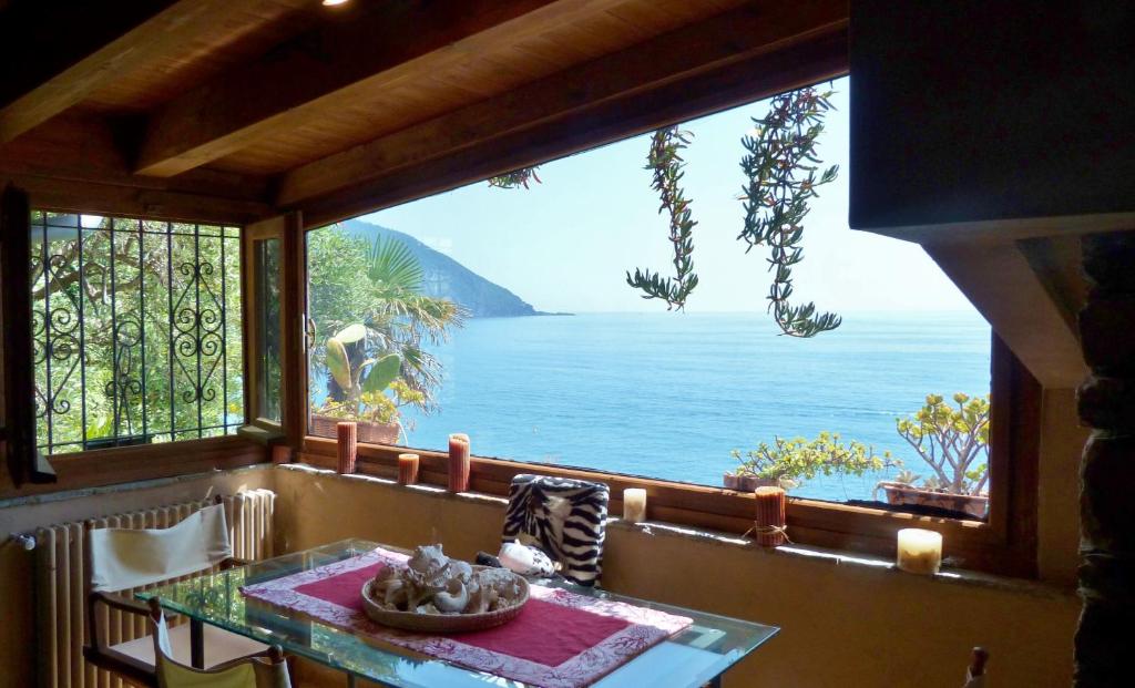 a window in a room with a view of the ocean at Le case di Recco by Holiday World in Recco