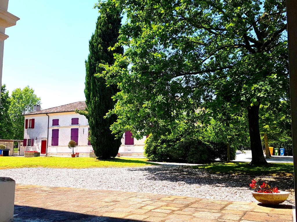Ogród w obiekcie Alla Barchessa di Villa Querini