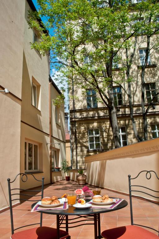 Balkón nebo terasa v ubytování Hotel Caesar Prague