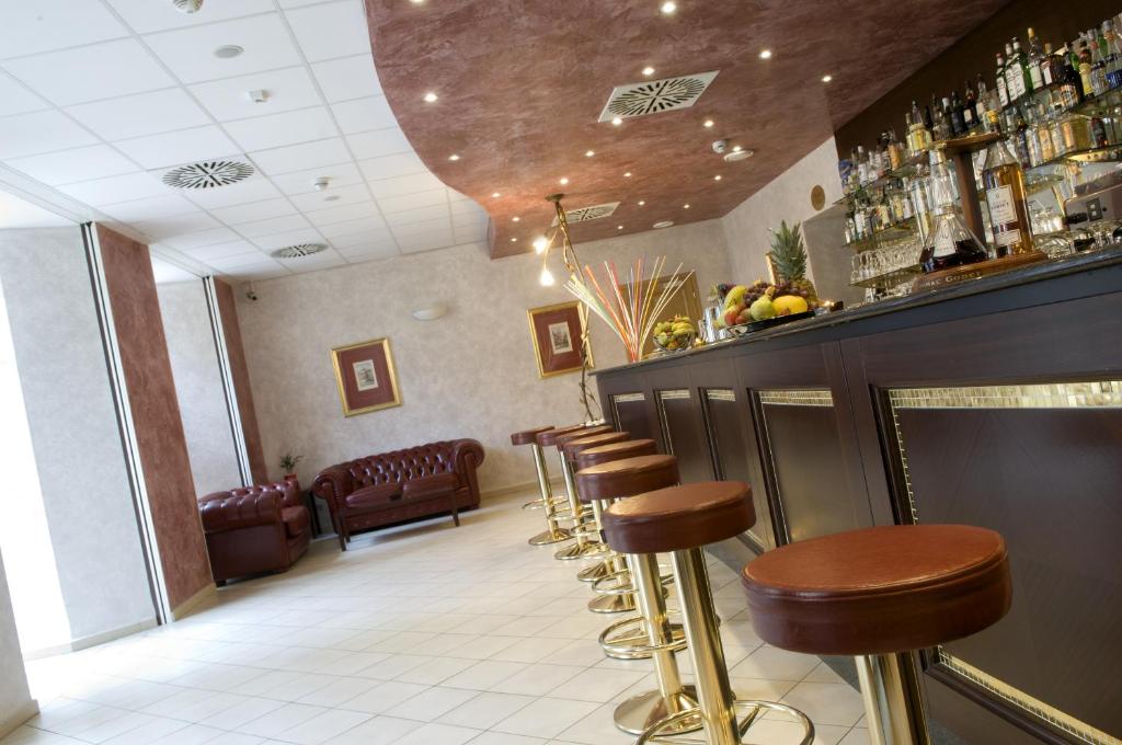 Lounge nebo bar v ubytování Hotel Caesar Prague