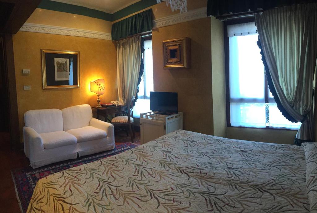Postel nebo postele na pokoji v ubytování Hotel Gabbia D'Oro