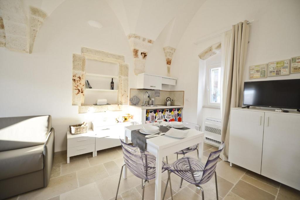 A kitchen or kitchenette at Scirocco Apartment with terrace by Wonderful Italy