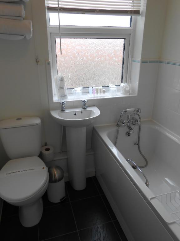 The Bluebell Guest House - Twin Room With Bath