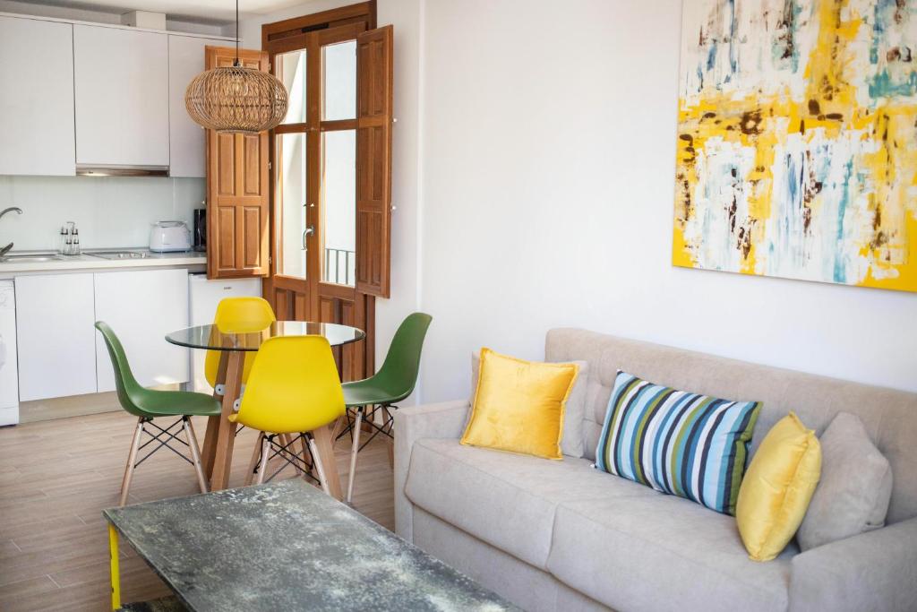 Kuchnia lub aneks kuchenny w obiekcie Feelathome Mártires Apartments