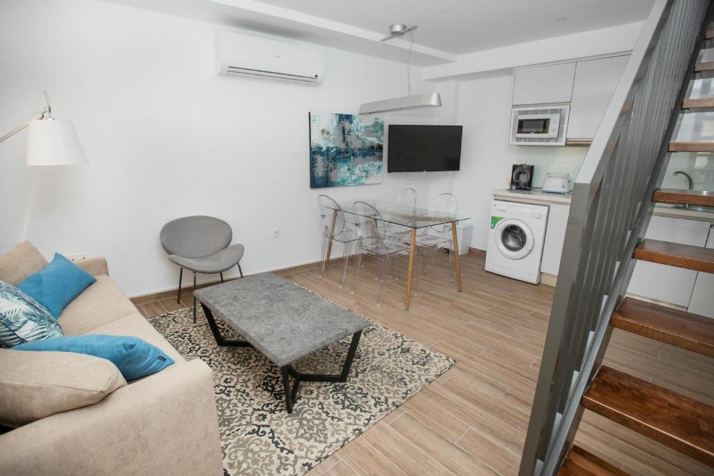 Telewizja i/lub zestaw kina domowego w obiekcie Feelathome Mártires Apartments