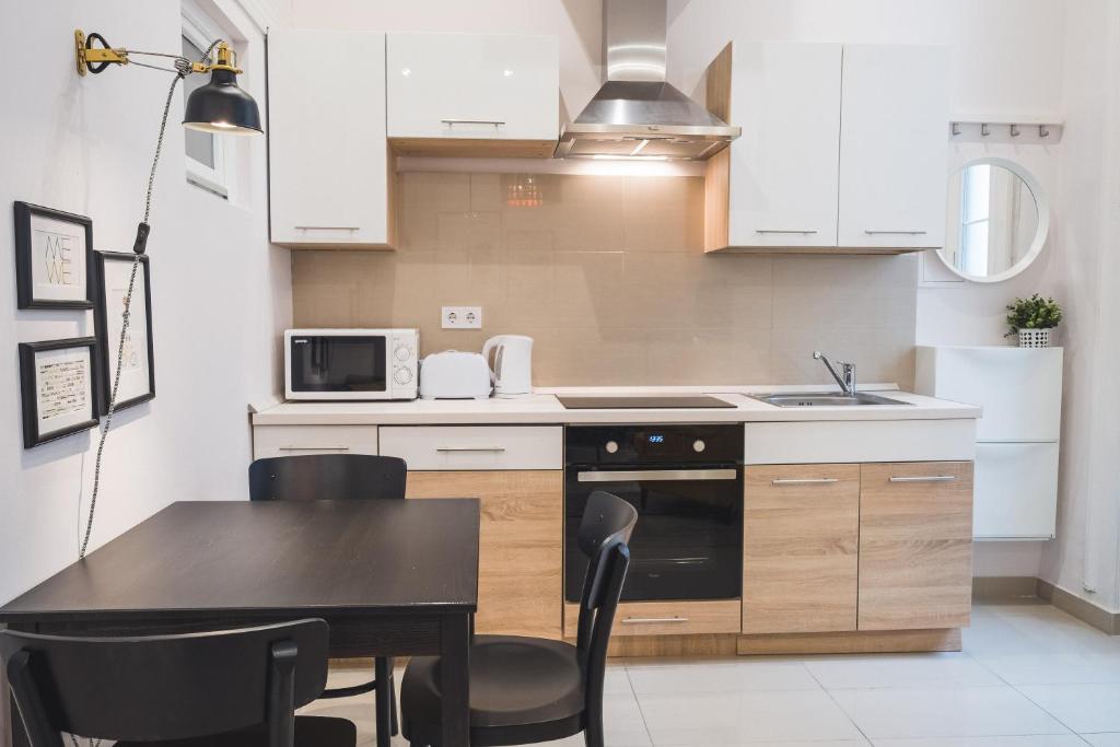 Kuchyňa alebo kuchynka v ubytovaní CYC Apartment