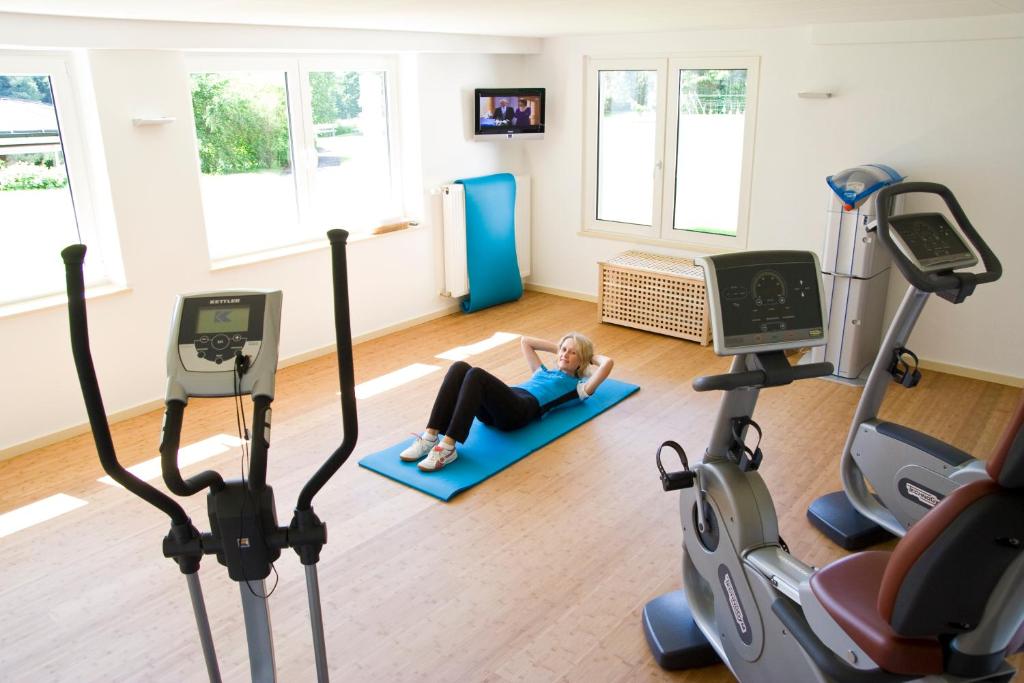 Het fitnesscentrum en/of fitnessfaciliteiten van Hotel Jagdhaus Wiese