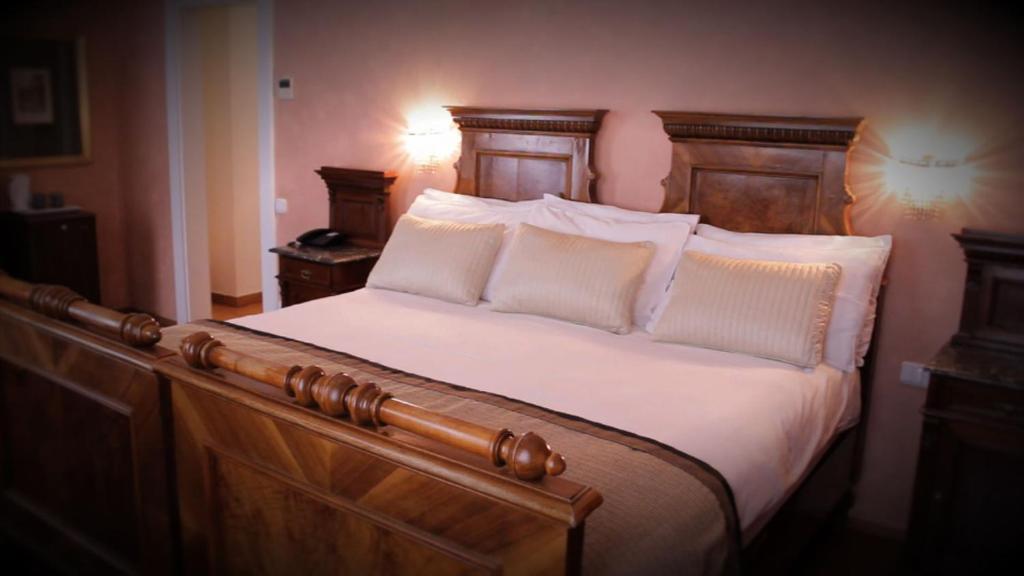 Postel nebo postele na pokoji v ubytování Hotel Roma Prague
