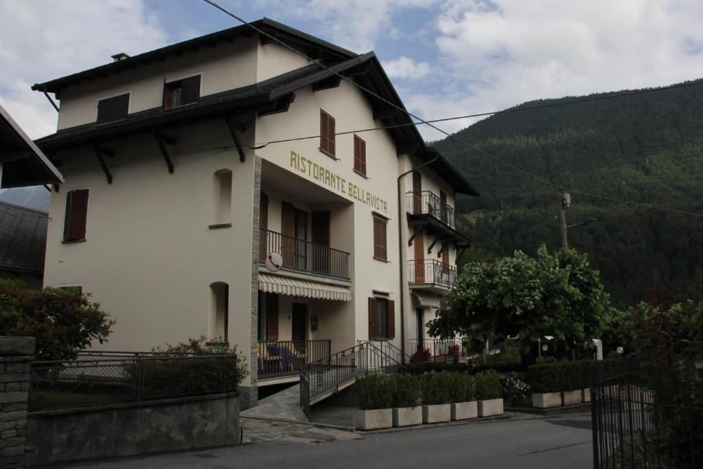 Nespecifikovaný výhled na hory nebo výhled na hory při pohledu z hotelu