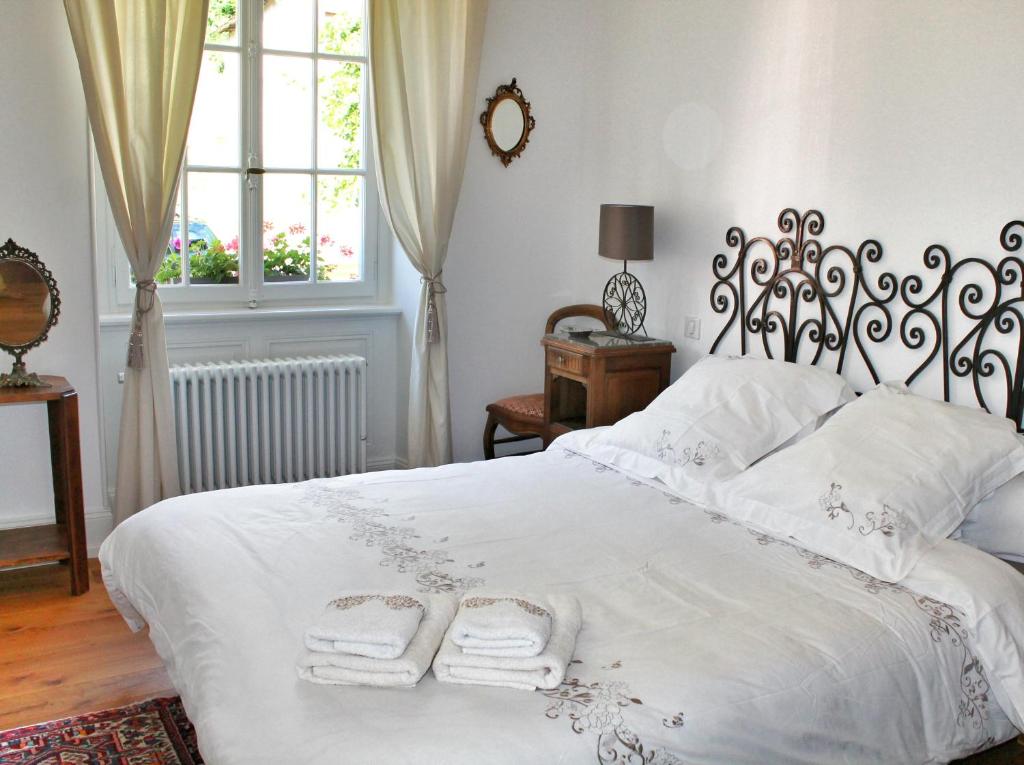 Postel nebo postele na pokoji v ubytování La Maison des Fontaines d'Alsace