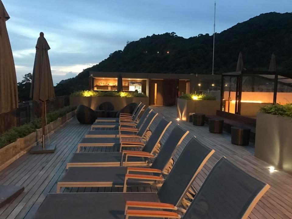 Nespecifikovaný výhled na hory nebo výhled na hory při pohledu z hotelu