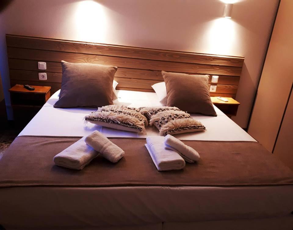 Postel nebo postele na pokoji v ubytování Hotel Restaurant L'Escale