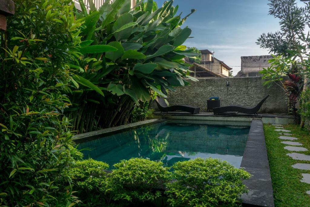 Bazén v ubytování Eka Bali Guest House nebo v jeho okolí