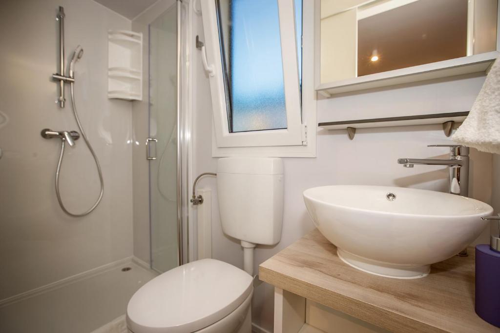 Koupelna v ubytování Mobile Homes Sanmar