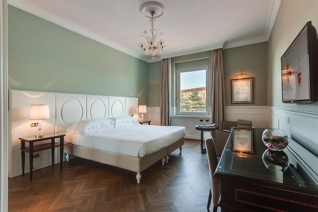 Postel nebo postele na pokoji v ubytování Plaza Hotel Lucchesi
