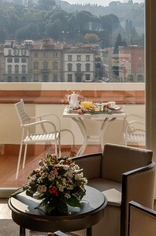 Nespecifikovaný výhled na hory nebo výhled na hory při pohledu z hotelu