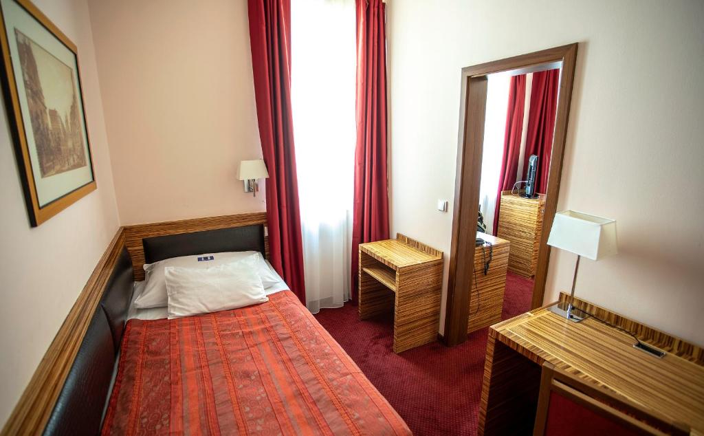 Postel nebo postele na pokoji v ubytování EA Hotel Sonata