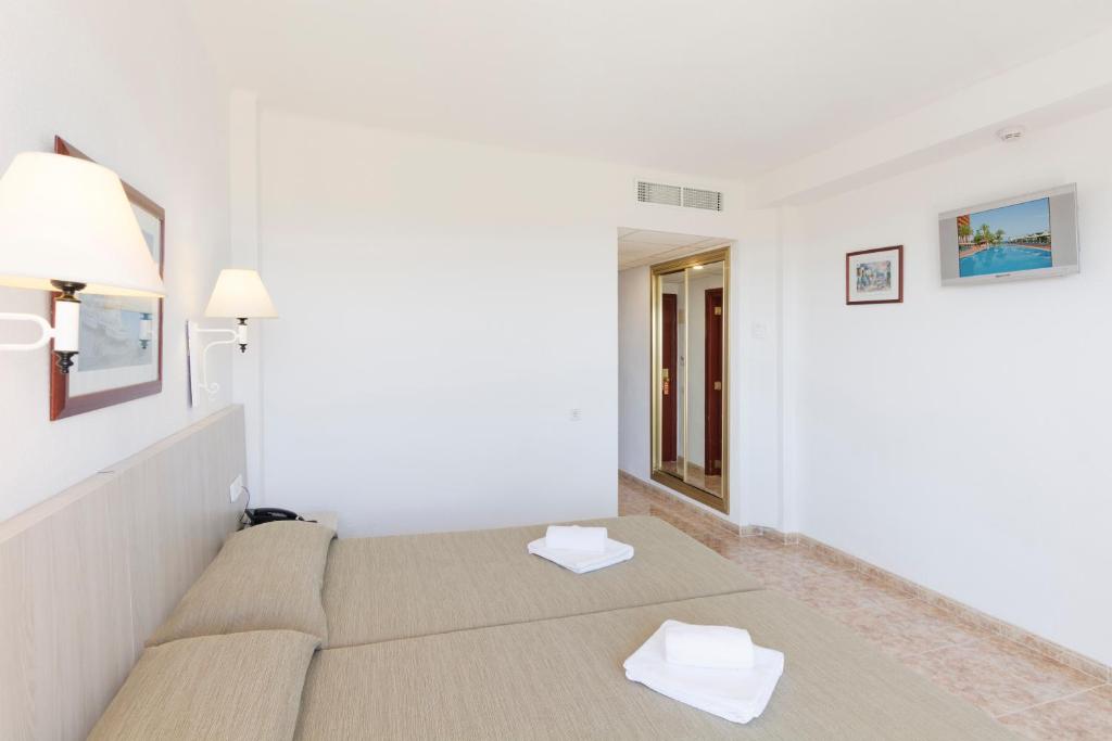 HSM Canarios Park - Double Room (2 Adults + 2 Children)