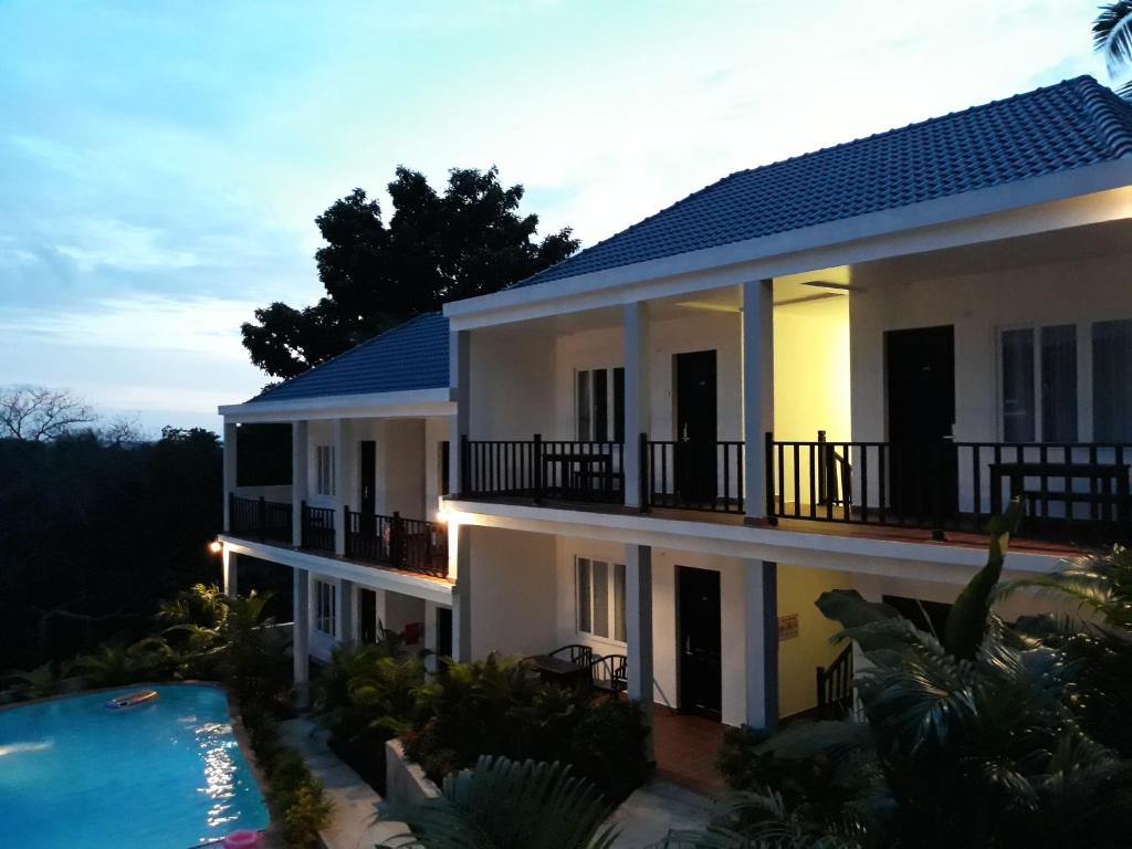 Tòa nhà nơi resort tọa lạc