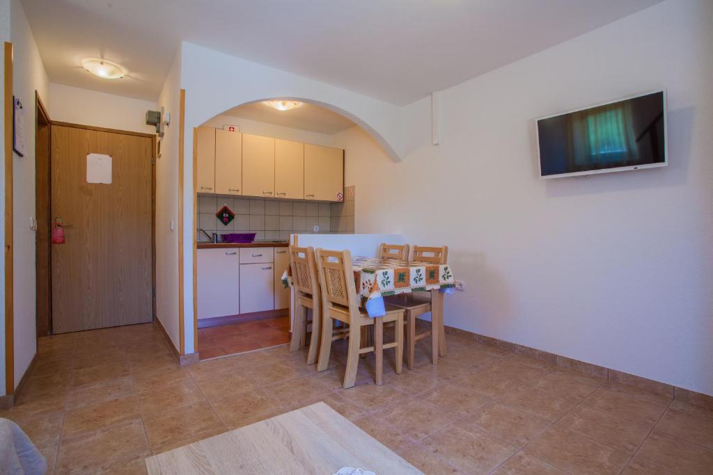 Kuchyň nebo kuchyňský kout v ubytování Apartments Dandić