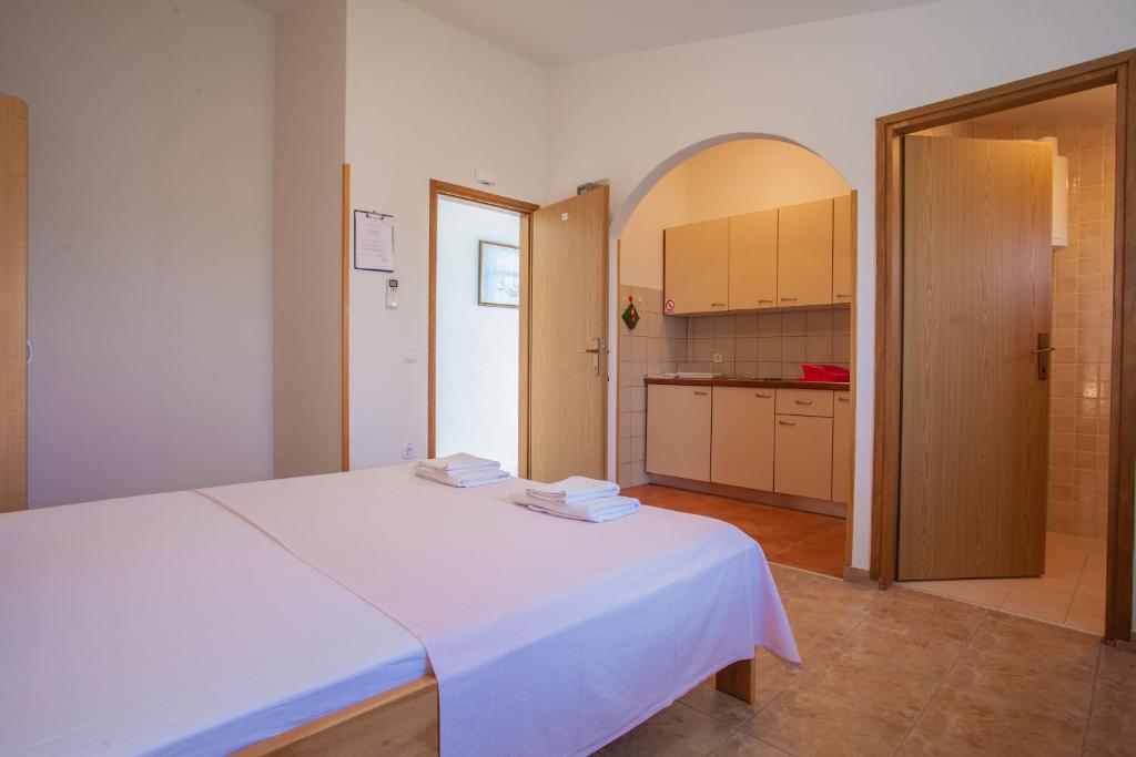 Postel nebo postele na pokoji v ubytování Apartments Dandić