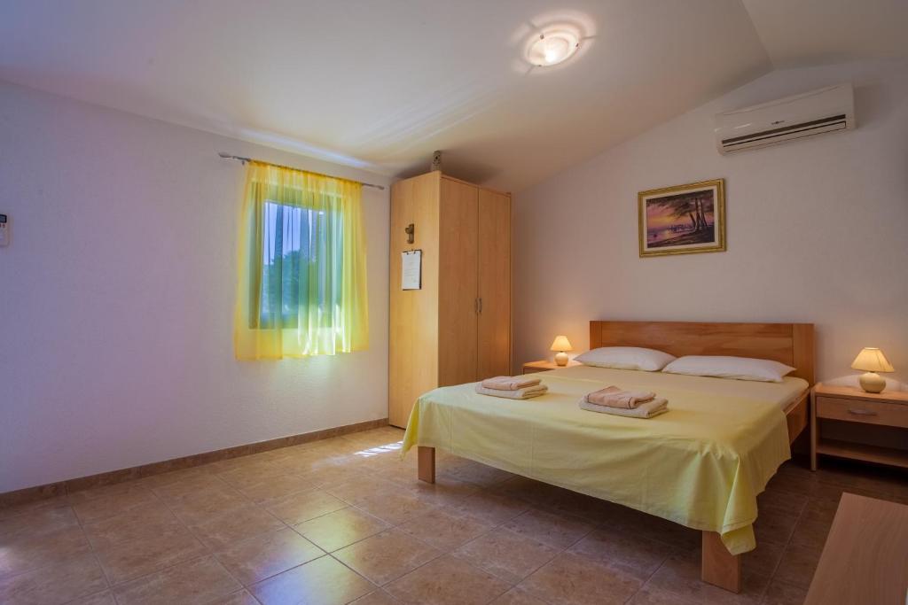 Postel nebo postele na pokoji v ubytování Apartments Dandić