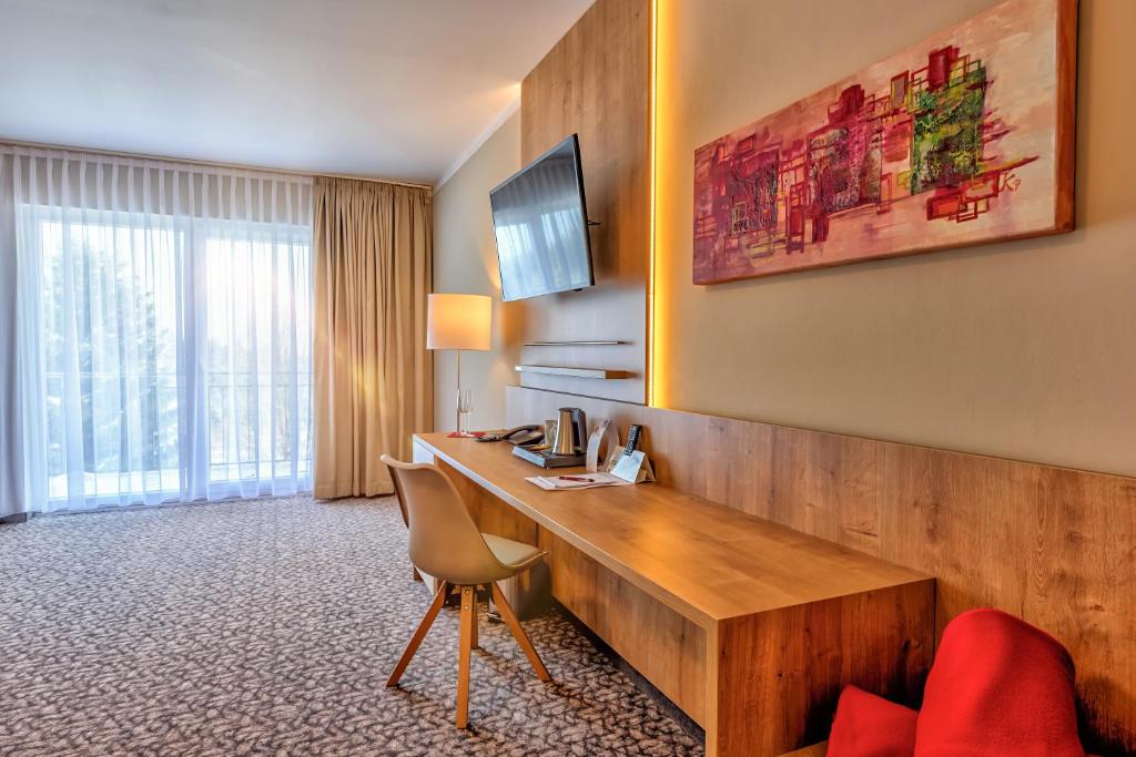 TV a/nebo společenská místnost v ubytování Hotel & Pension Traumblick