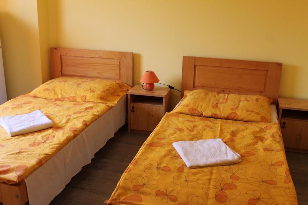 Postel nebo postele na pokoji v ubytování Király Szálló & Panzió