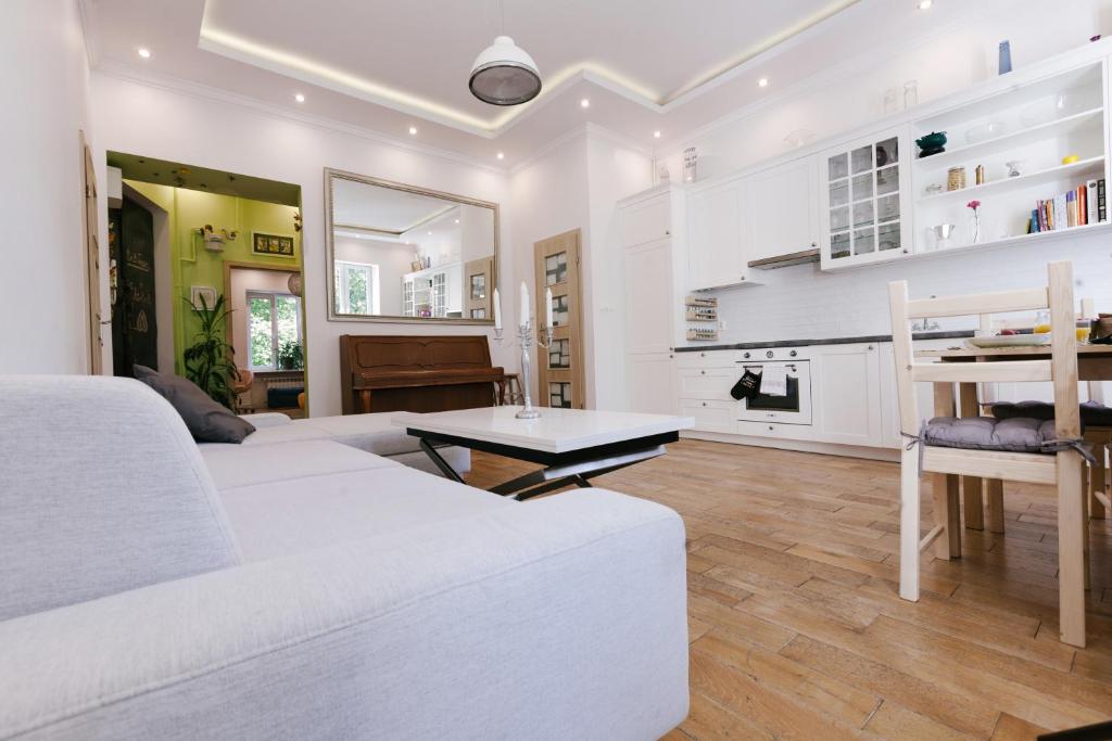 Kuchyňa alebo kuchynka v ubytovaní Warsaw Concierge Traveller's Nest Wspólna