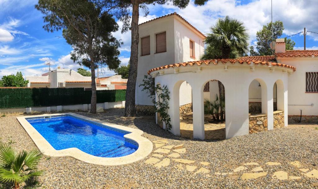 Bazén v ubytovaní Rentalmar Villa Cristina Families Only alebo v jeho blízkosti