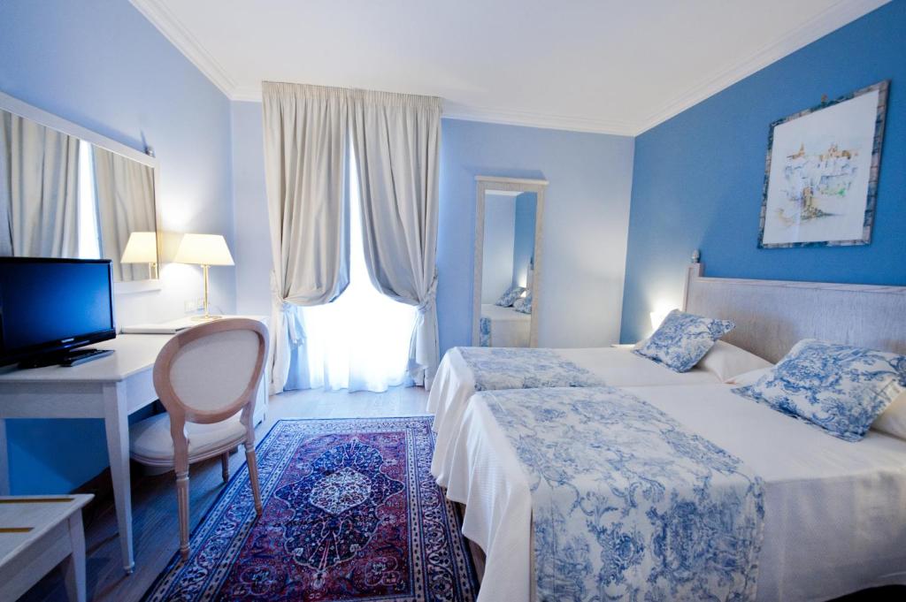 Postel nebo postele na pokoji v ubytování OSTUNI PALACE - Hotel Bistrot & SPA