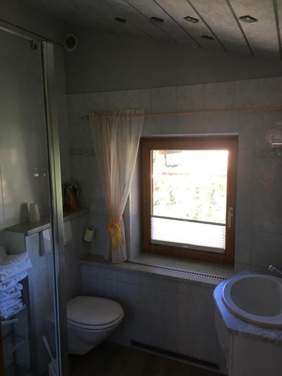Kúpeľňa v ubytovaní Haus Waldruh