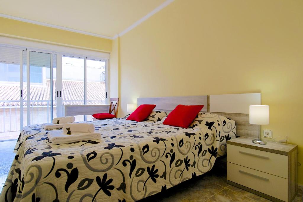 Posteľ alebo postele v izbe v ubytovaní Alicante Sea View Downtown Comfort