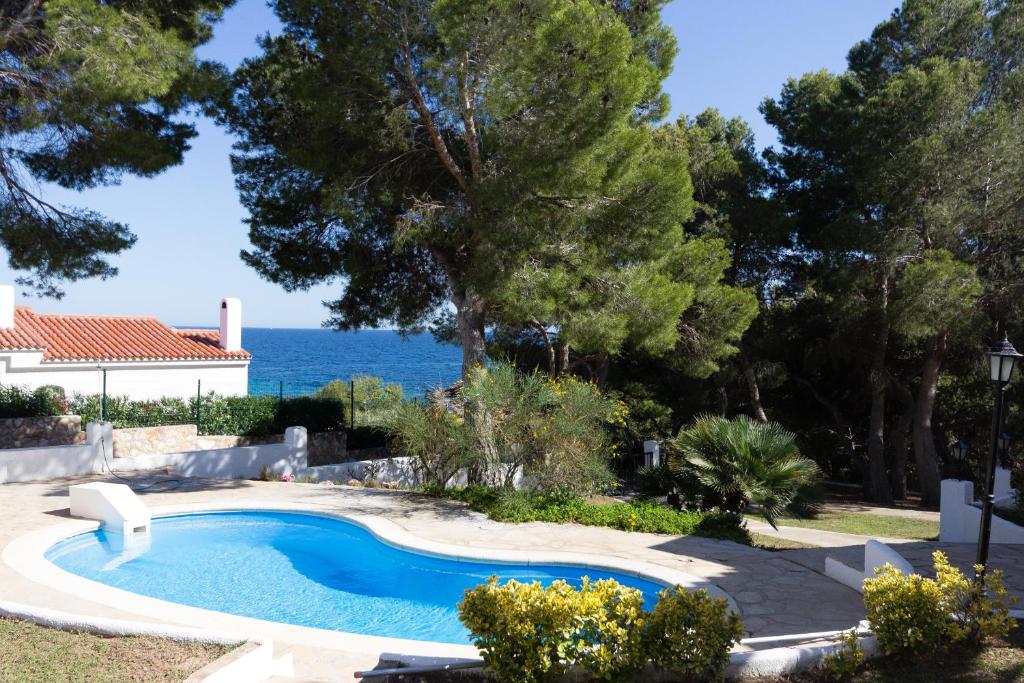 Bazén v ubytovaní INNOUTHOME Casa Piscina alebo v jeho blízkosti