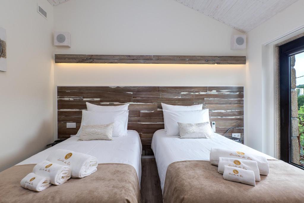 En eller flere senge i et værelse på Quinta Do Rio