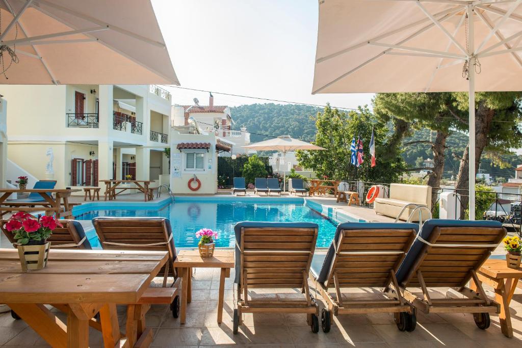 Bazén v ubytování Kostis Villas nebo v jeho okolí