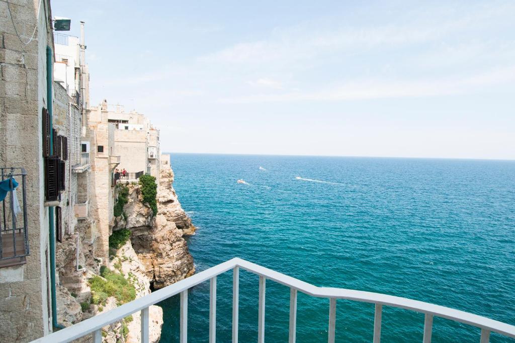 a view of the ocean from a balcony at Dimora Talenti in Polignano a Mare
