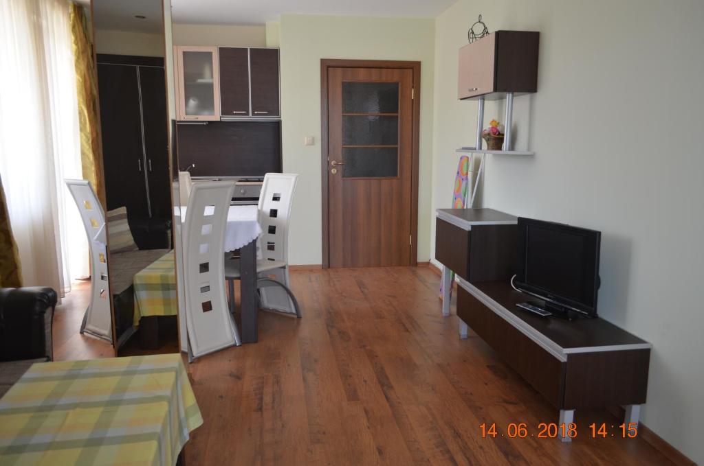 a living room with a kitchen and a dining room at Guesthouse Opal in Ravda